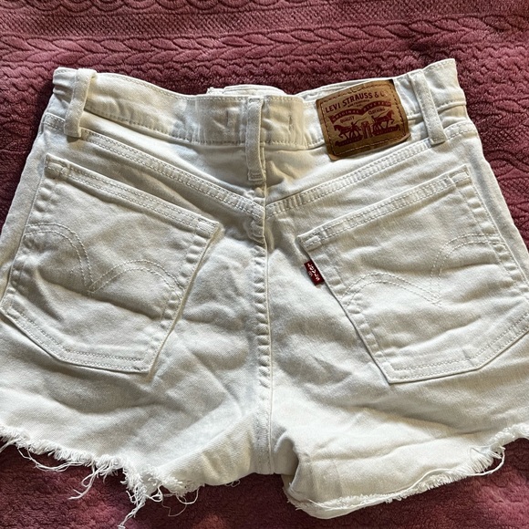 Levi’s High Waisted White Woman’s Jean Shorts - Picture 7 of 8